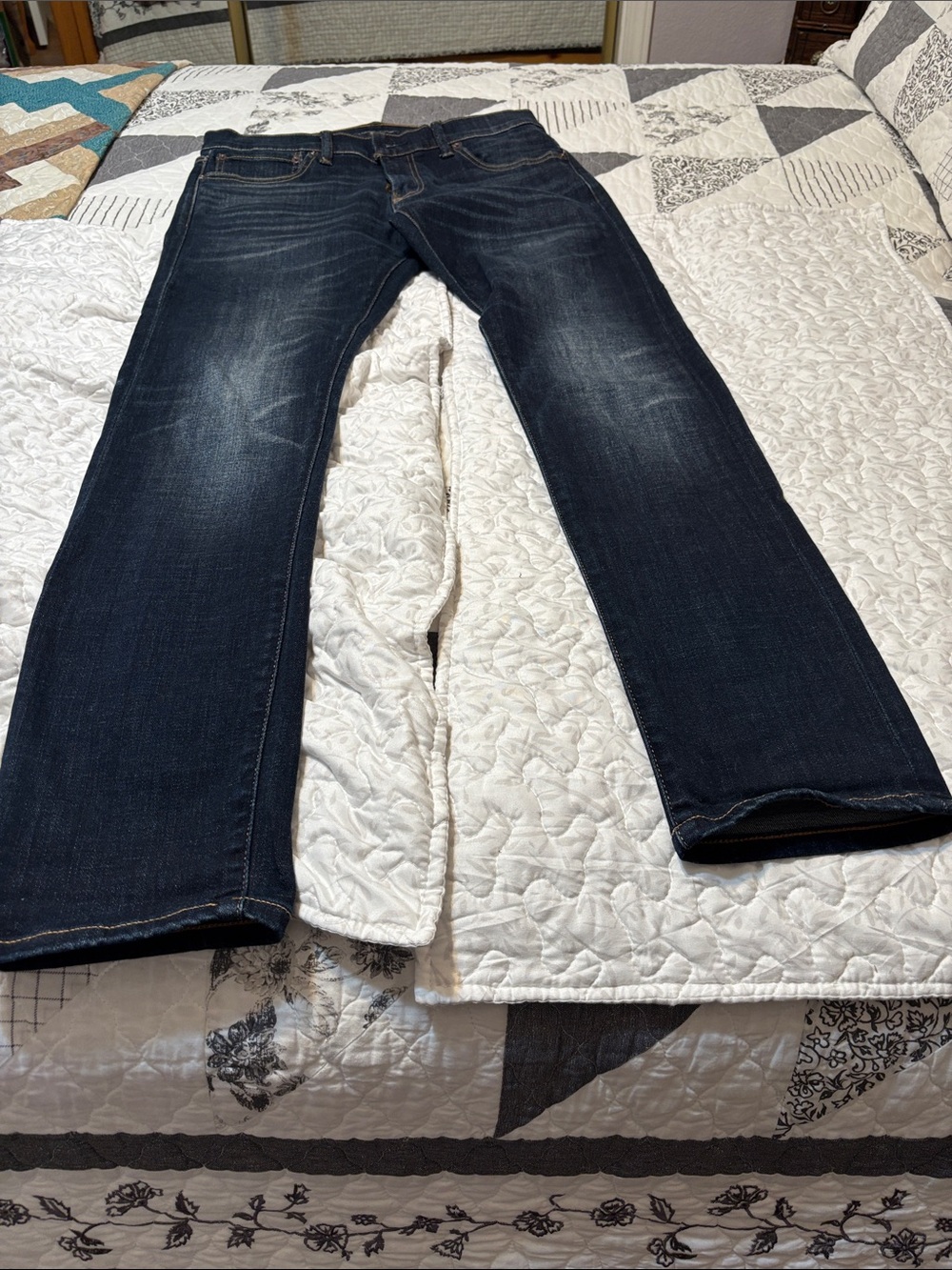 Lucky Brand men’s Dark Blue Straight Jeans